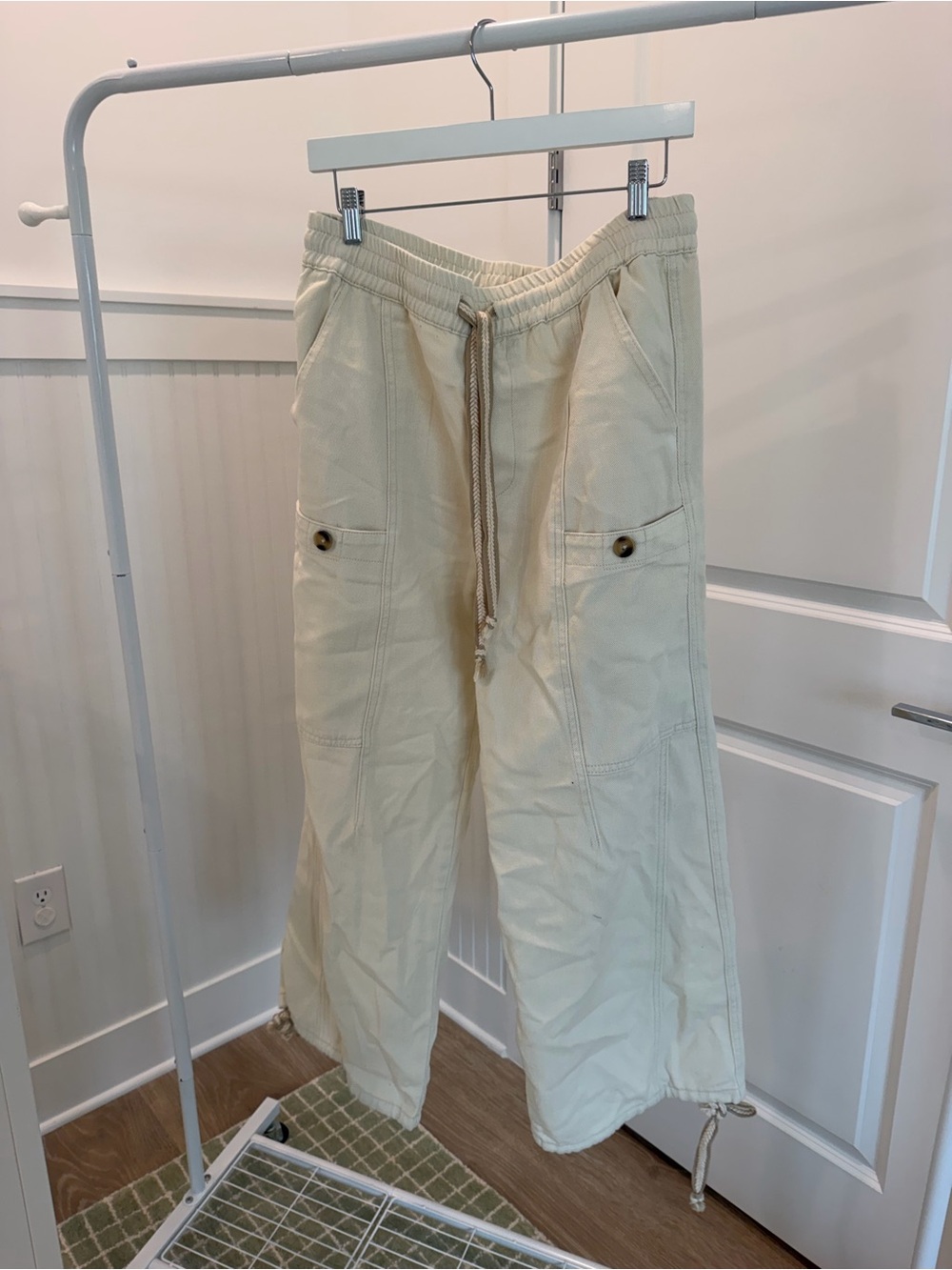 Women’s Cream Cargo Drawstring Pants